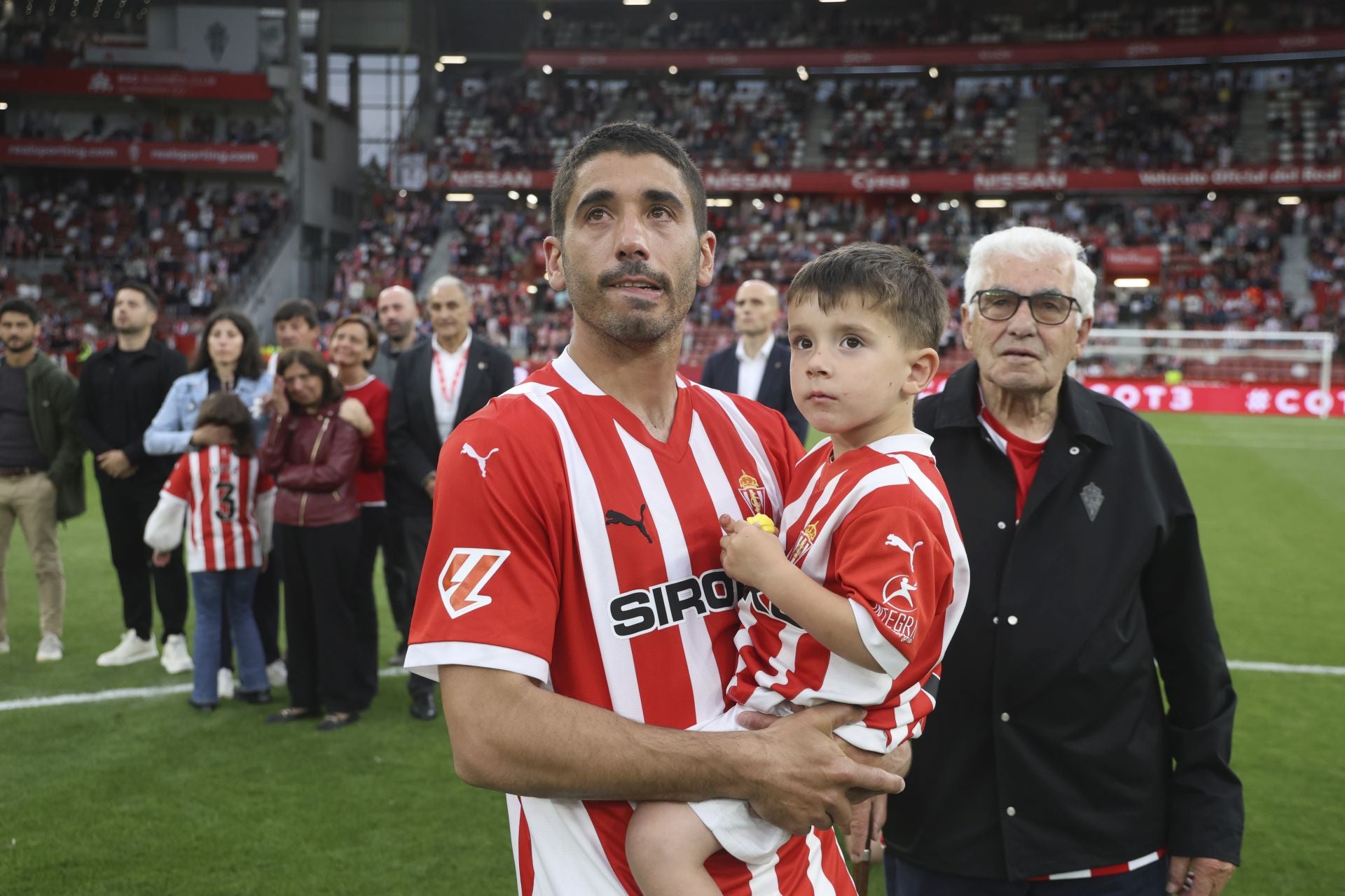 La última de Cote en El Molinón: su emotiva despedida del Sporting de Gijón, en imágenes