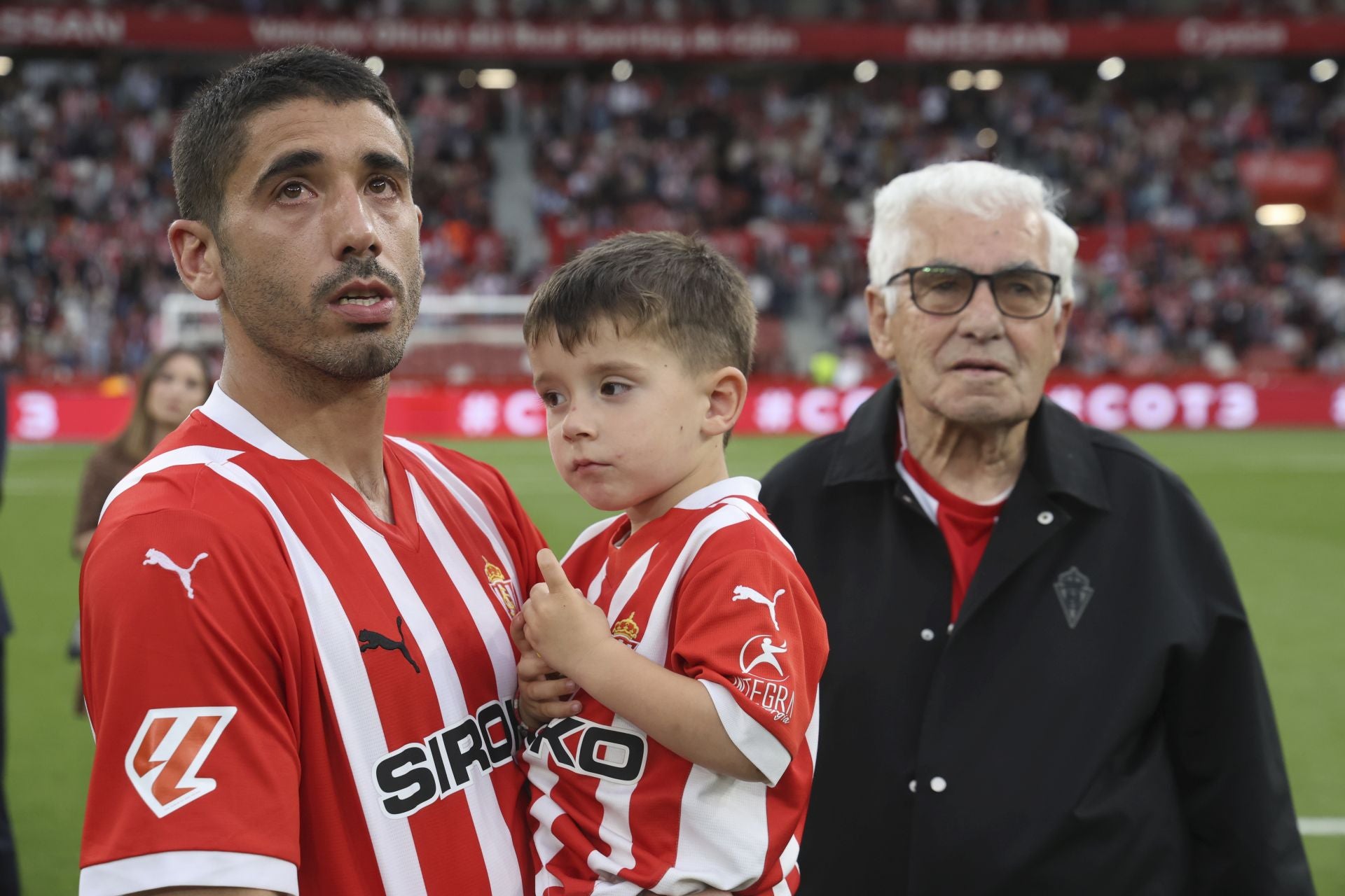 La última de Cote en El Molinón: su emotiva despedida del Sporting de Gijón, en imágenes
