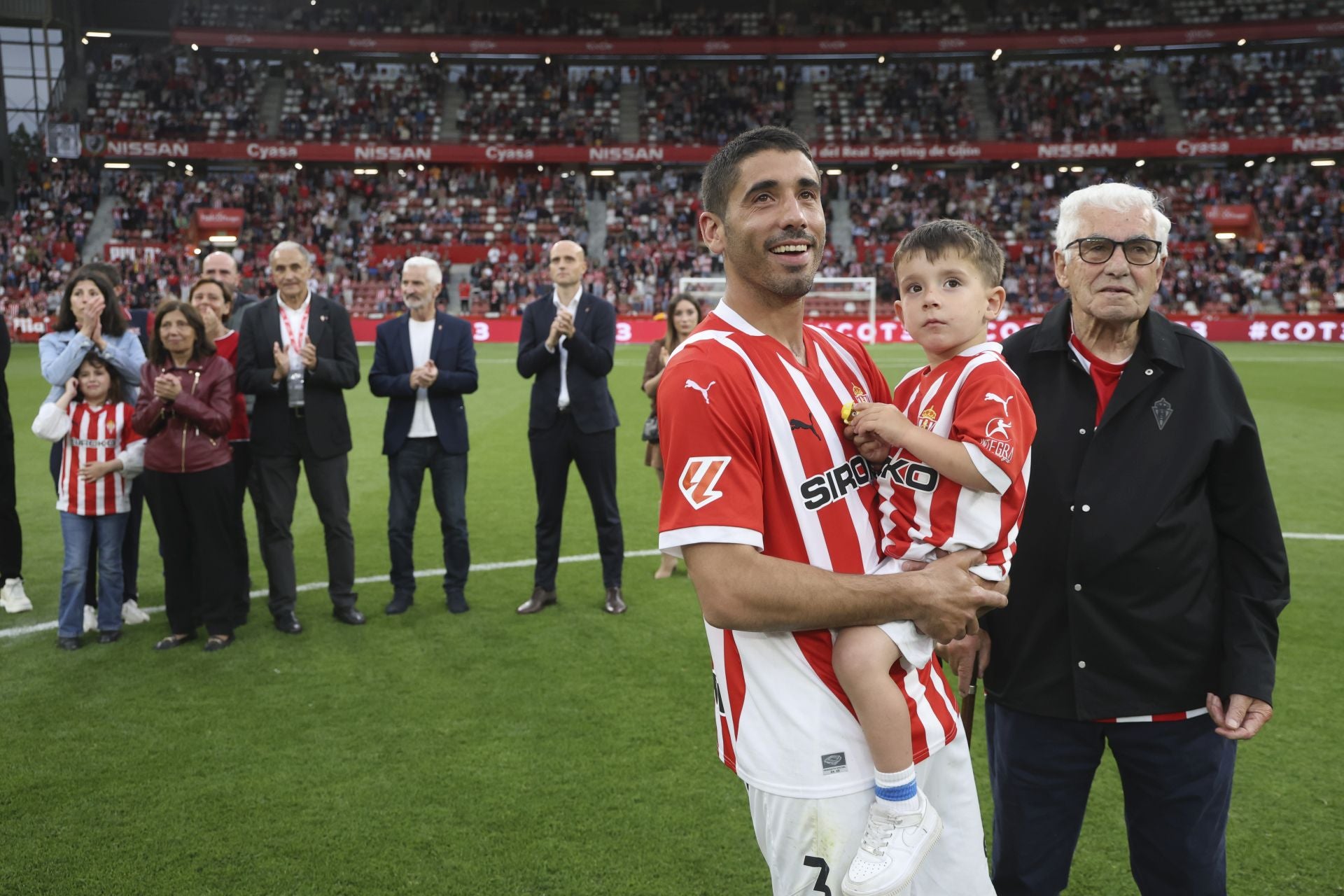 La última de Cote en El Molinón: su emotiva despedida del Sporting de Gijón, en imágenes
