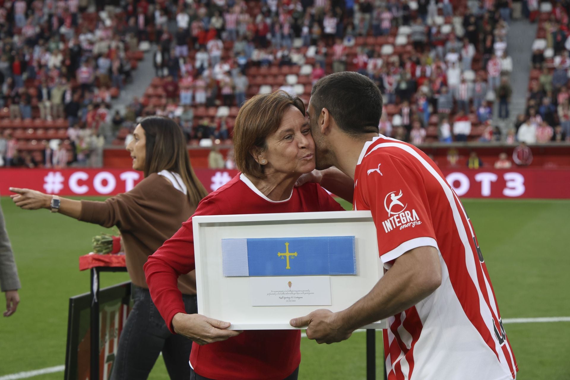 La última de Cote en El Molinón: su emotiva despedida del Sporting de Gijón, en imágenes