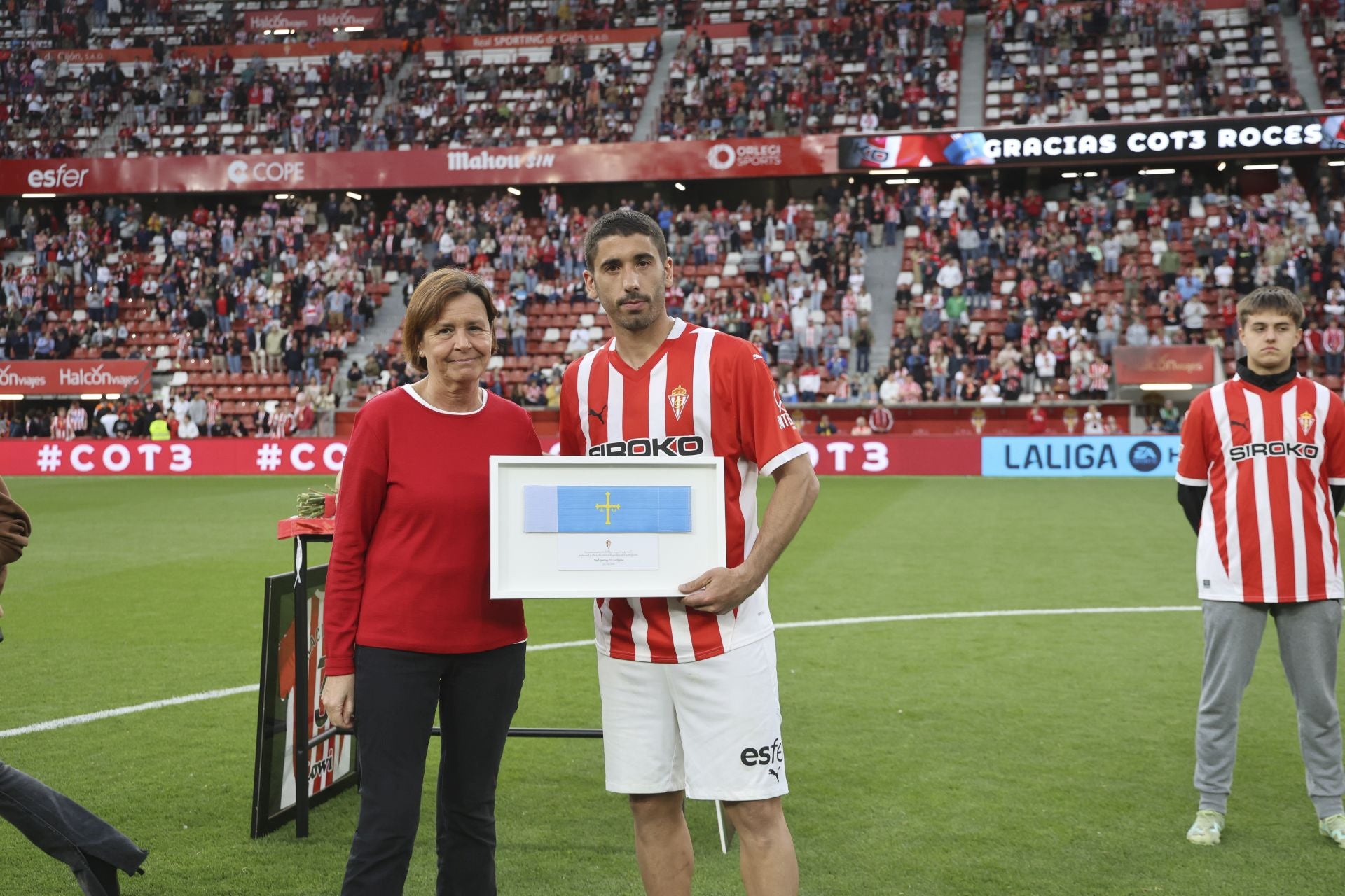 La última de Cote en El Molinón: su emotiva despedida del Sporting de Gijón, en imágenes