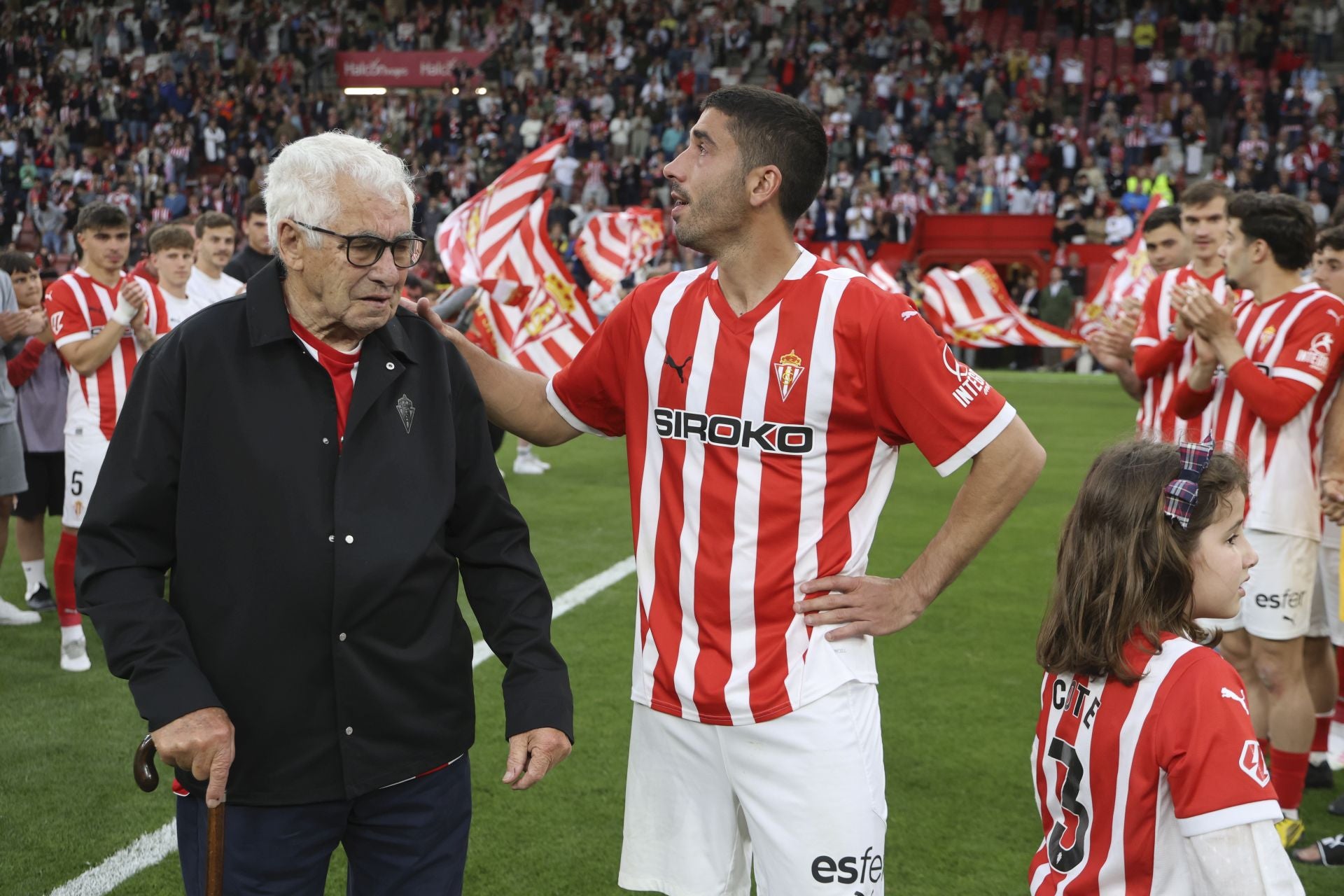 La última de Cote en El Molinón: su emotiva despedida del Sporting de Gijón, en imágenes