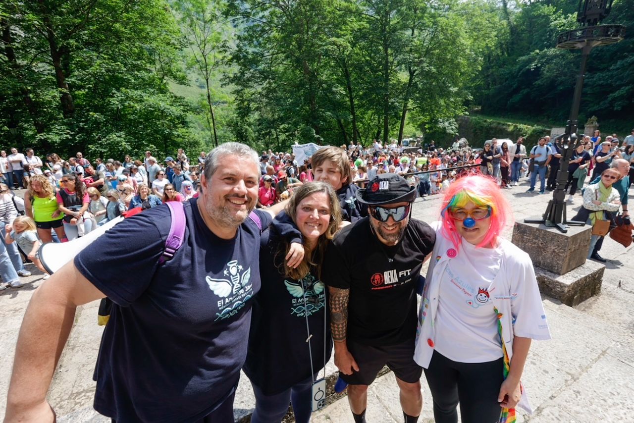Al grito de ¡Javi, Javi! Así llegó a Covadonga la marcha contra el Nedamss