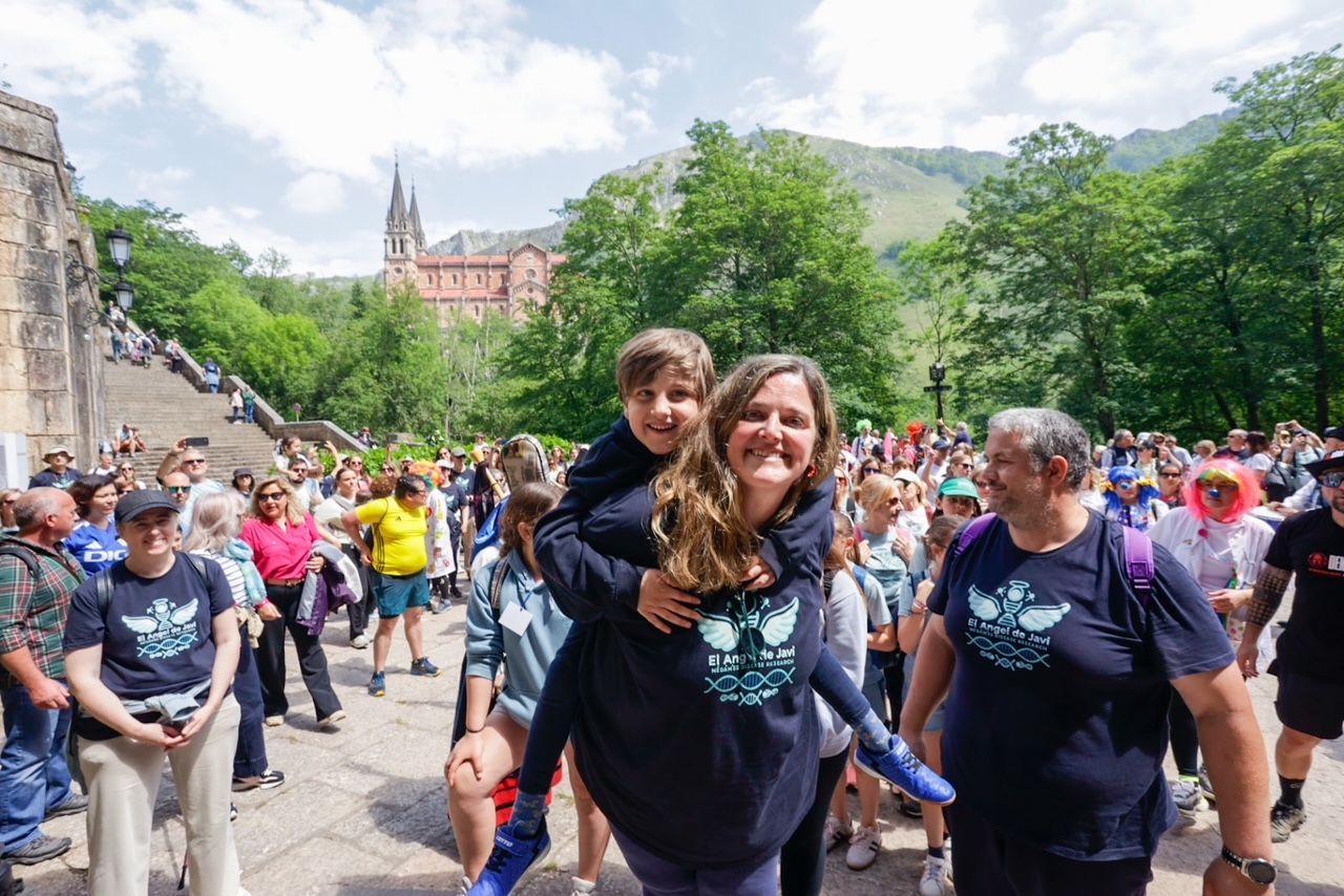 Al grito de ¡Javi, Javi! Así llegó a Covadonga la marcha contra el Nedamss