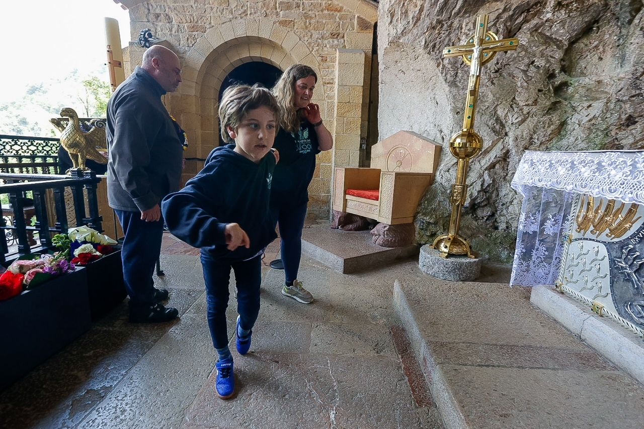 Al grito de ¡Javi, Javi! Así llegó a Covadonga la marcha contra el Nedamss