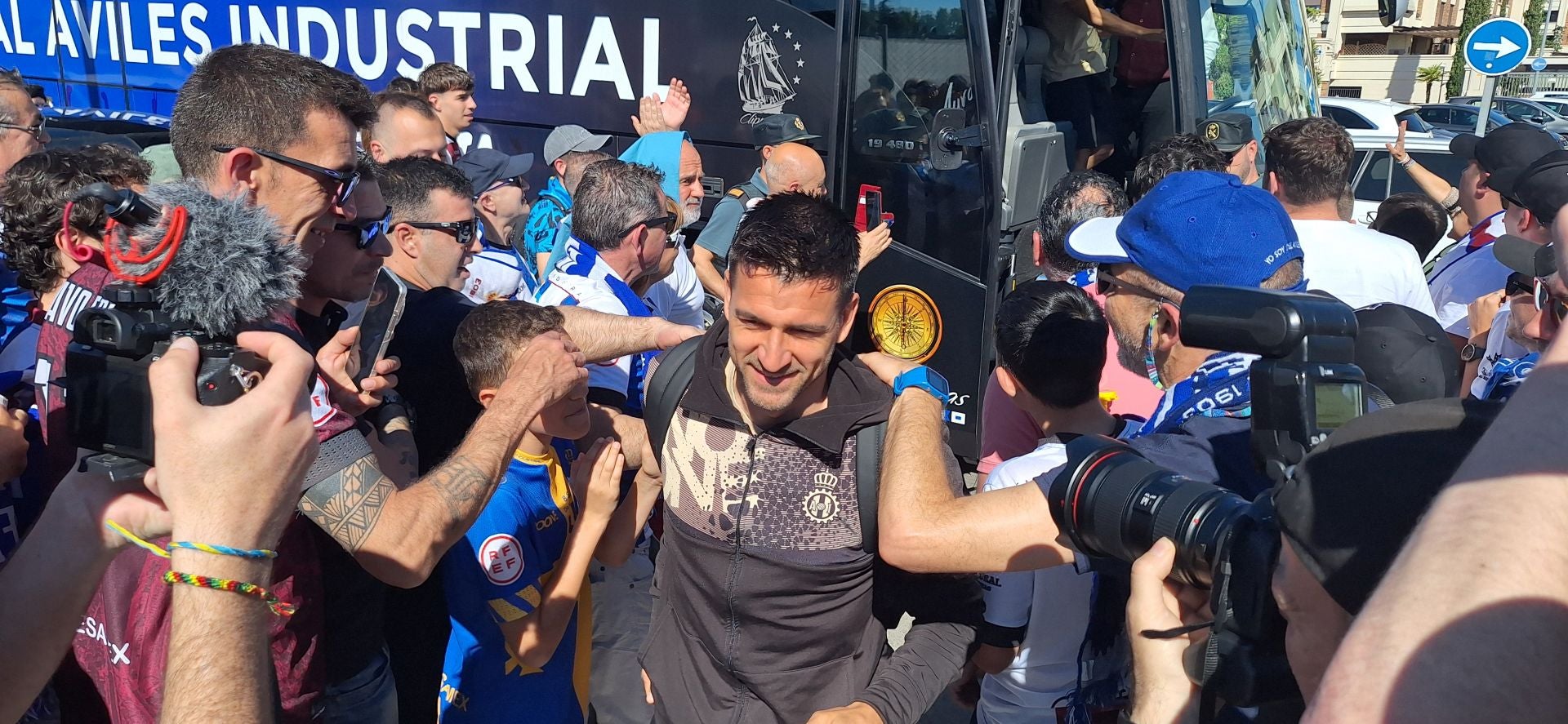 La afición del Real Avilés, a por todas en Madrid