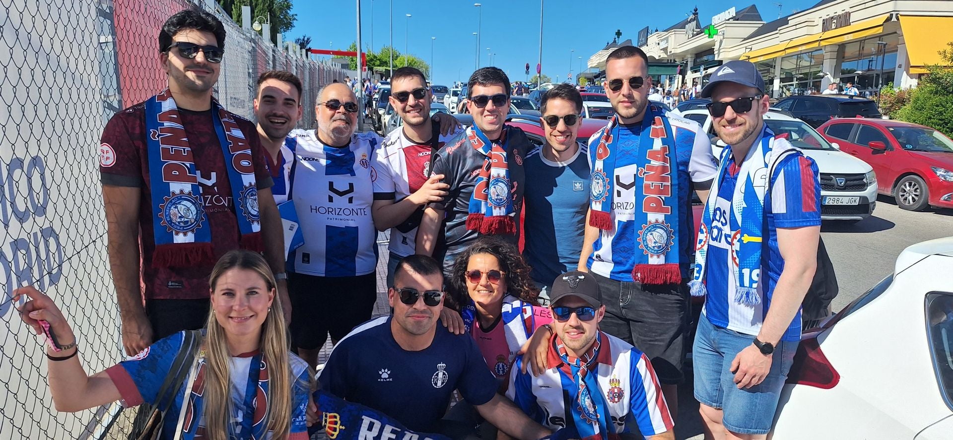 La afición del Real Avilés, a por todas en Madrid