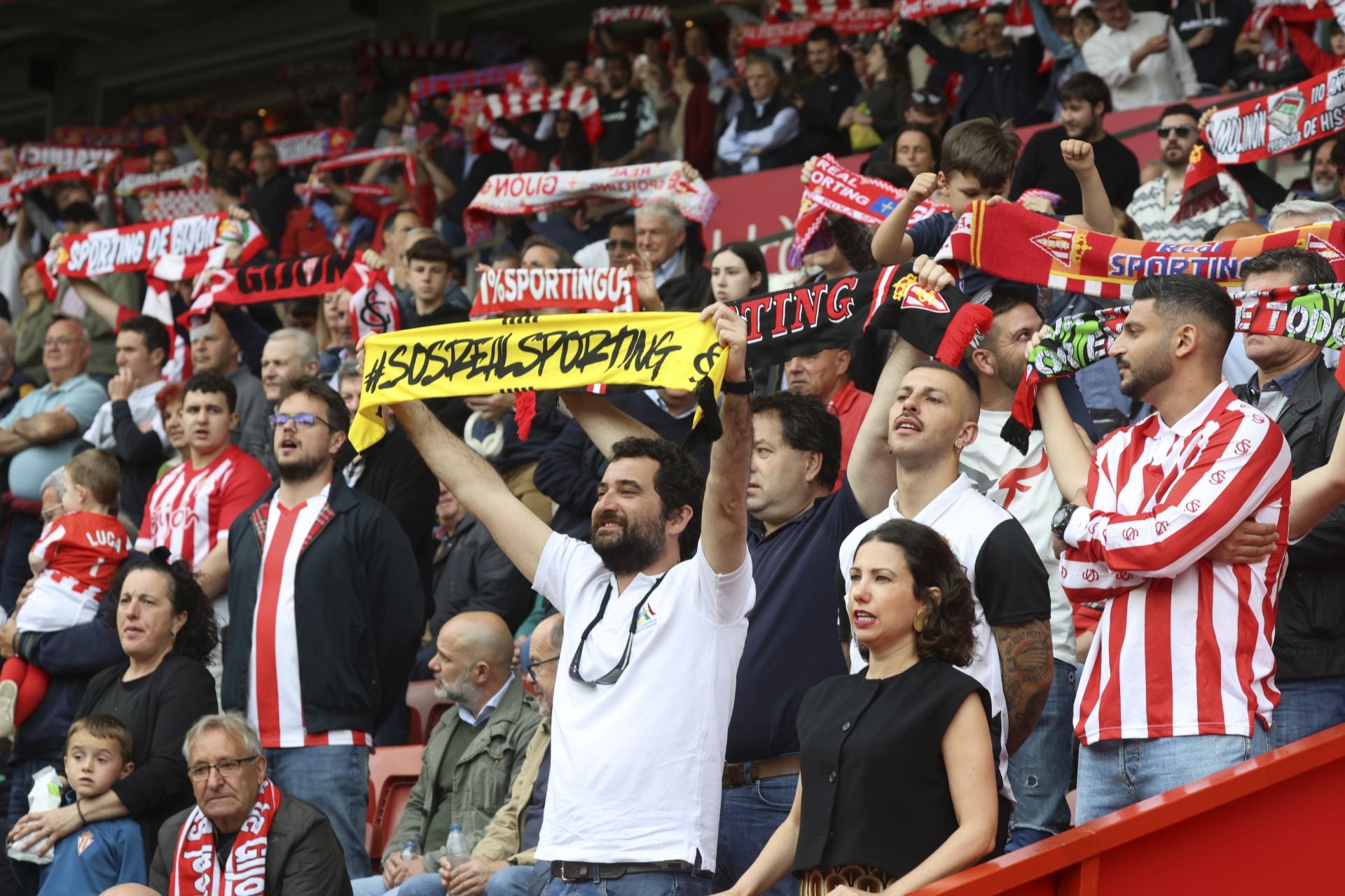 Sporting de Gijón - Cartagena: despedida a la temporada y a un inolvidable Cote, en imágenes