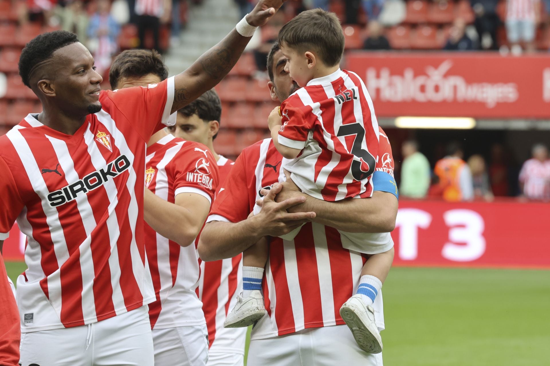 Sporting de Gijón - Cartagena: despedida a la temporada y a un inolvidable Cote, en imágenes