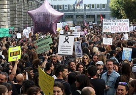 Manifestantes en la protesta en Oviedo convocada en defensa de la educación pública.