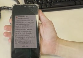 Sonido de sirenas y alerta en los teléfonos: así suena en Asturias una emergencia química