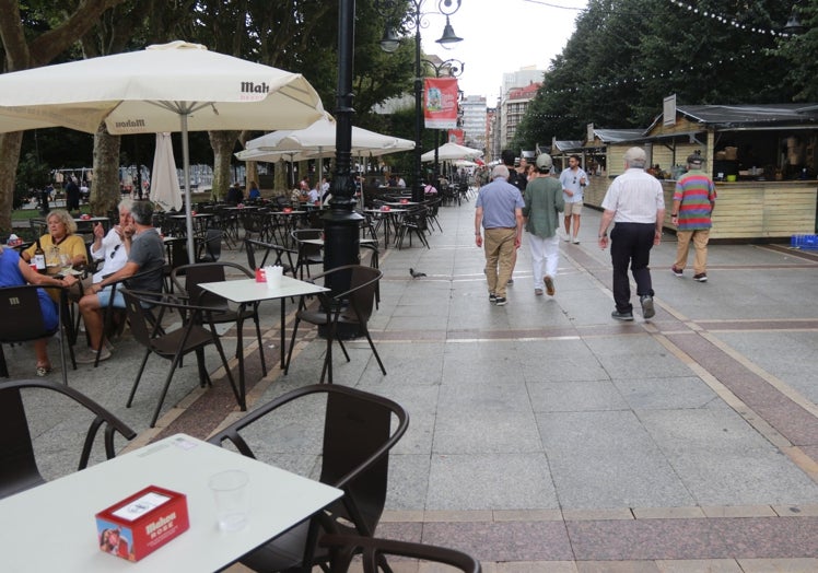 Terrazas y casetas de hostelería en el paseo de Begoña durante la Semana Grande del año pasado.