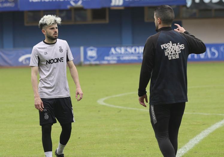 Isi Ros, al margen con el fisio Jacobo López.