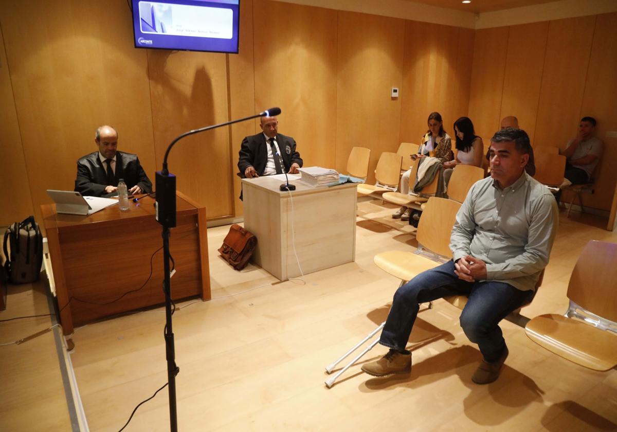 El conductor del autobús de Avilés, a gritos en el juicio: «¿Cómo voy a dormir bien después del accidente?»