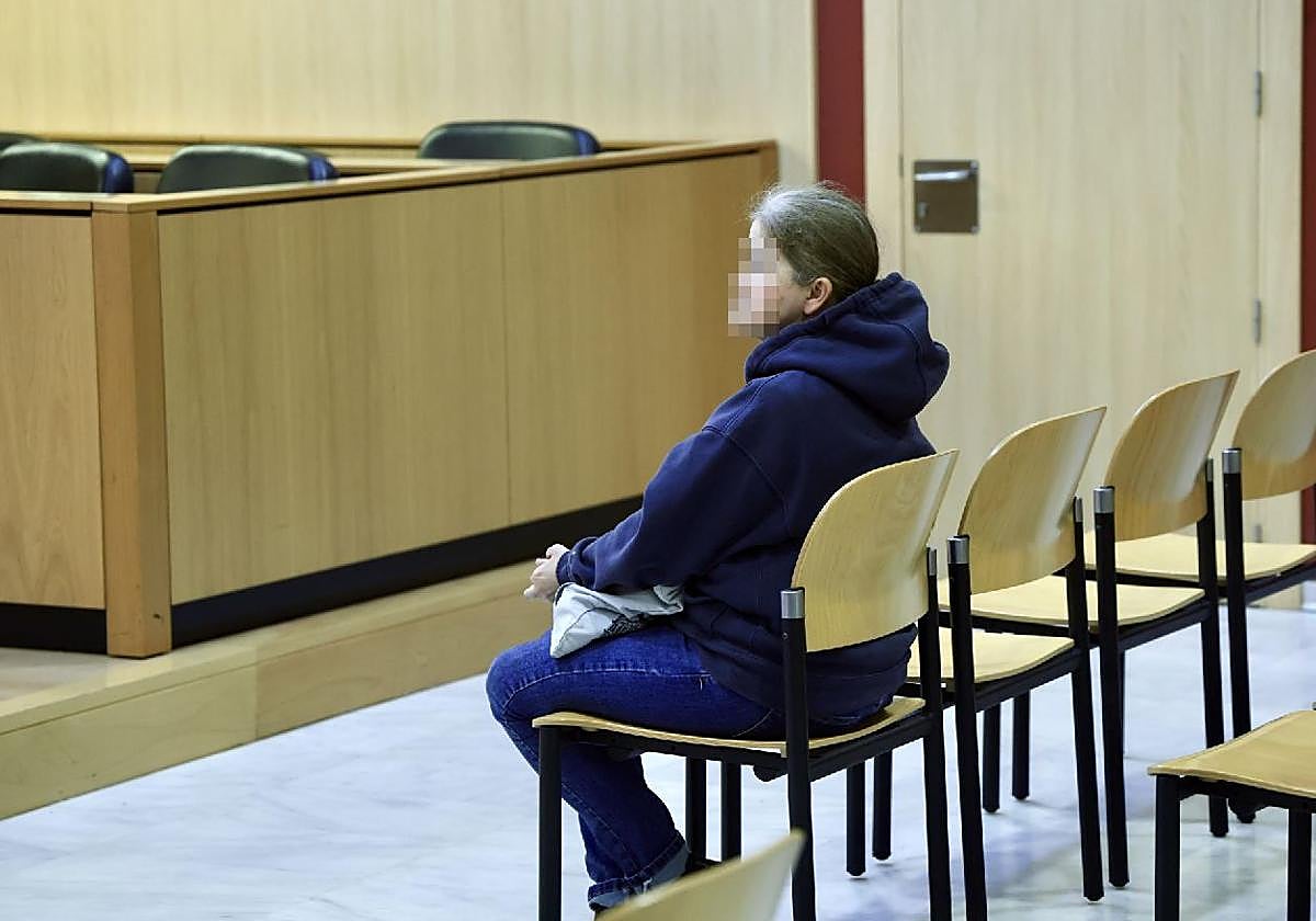 La acusada, en la sala de vistas de la Sección Octava de la Audiencia Provincial.