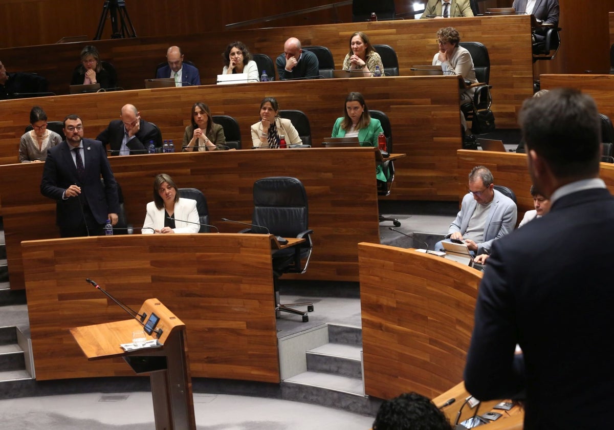 El presidente de Asturias, a Queipo: «En el IRPF usted es el portavoz de los privilegiados»