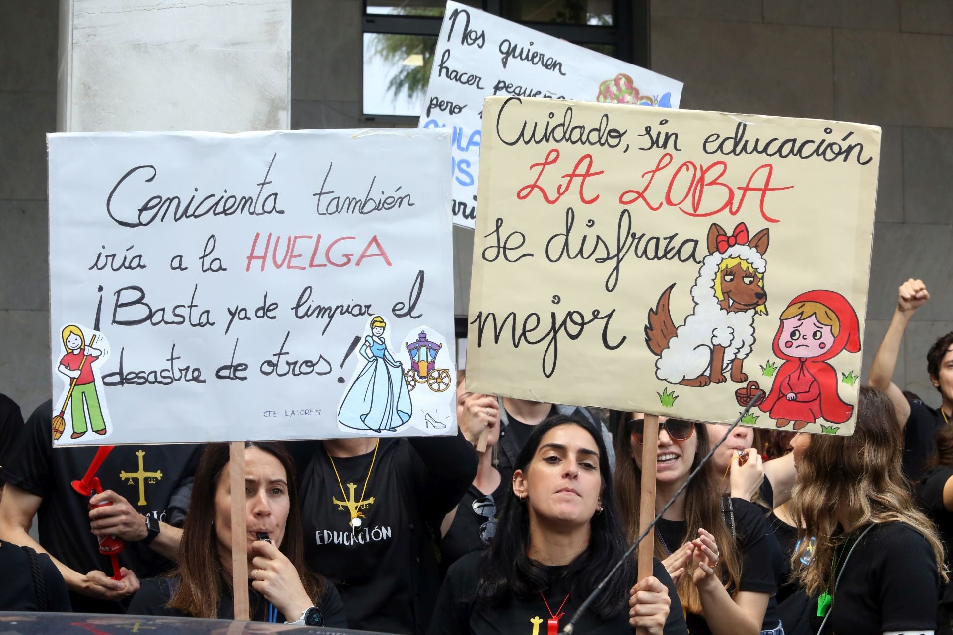 Nueva jornada de reinvindicaciones por la Educación en Asturias: los mensajes de la protesta docente