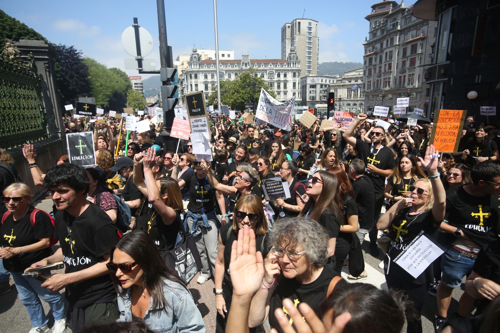 Nueva jornada de reinvindicaciones por la Educación en Asturias: los mensajes de la protesta docente