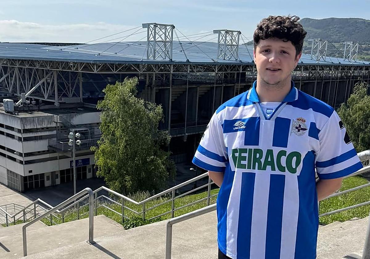 David Menéndez, con el Tartiere a su espalda.