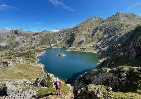 «Somiedo Científico» ofrece dos días de caminata por el Parque Natural de Somiedo con la astronomía y la geología como brújulas.