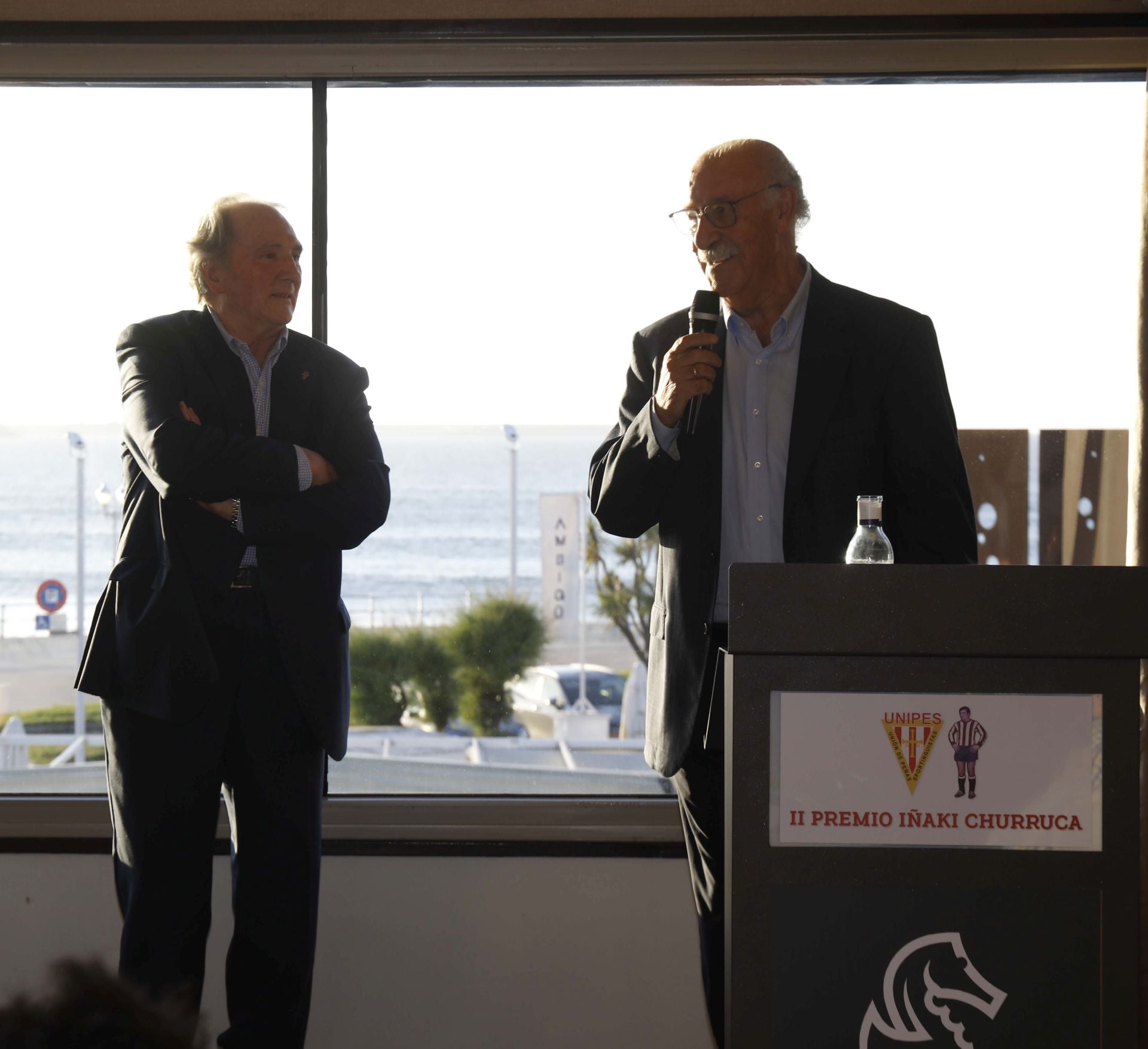 Las peñas del Sporting de Gijón premian a Vicente del Bosque