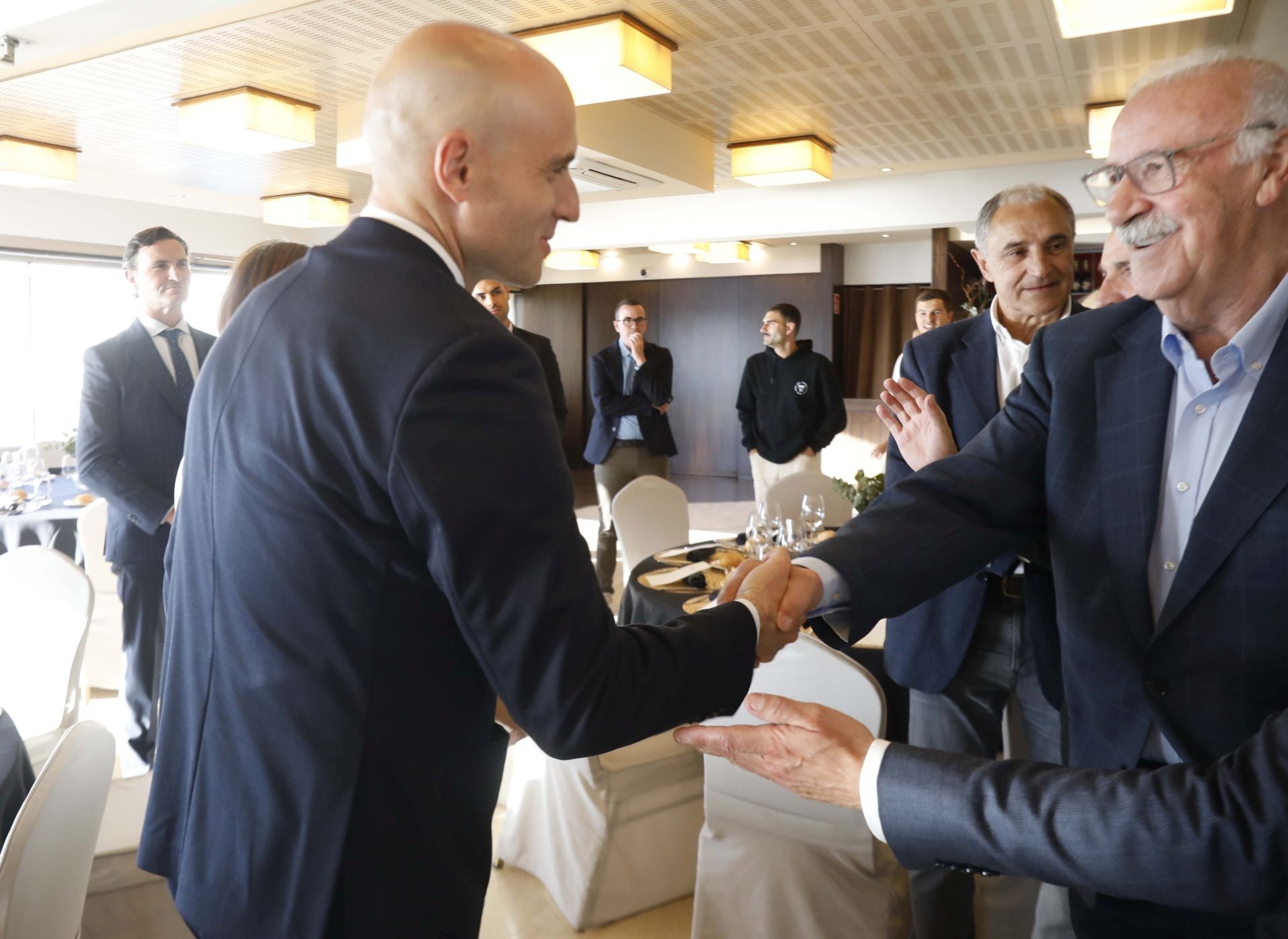 Las peñas del Sporting de Gijón premian a Vicente del Bosque