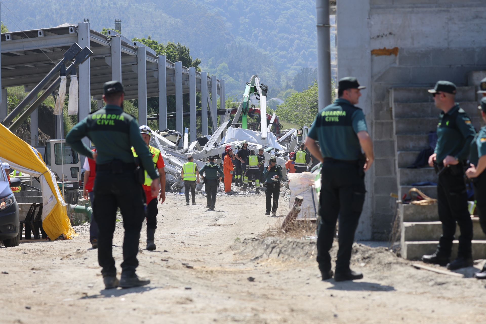 Las imágenes del grave accidente laboral en Coaña