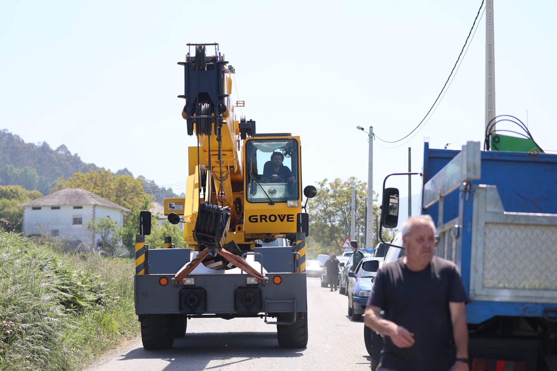 Las imágenes del grave accidente laboral en Coaña