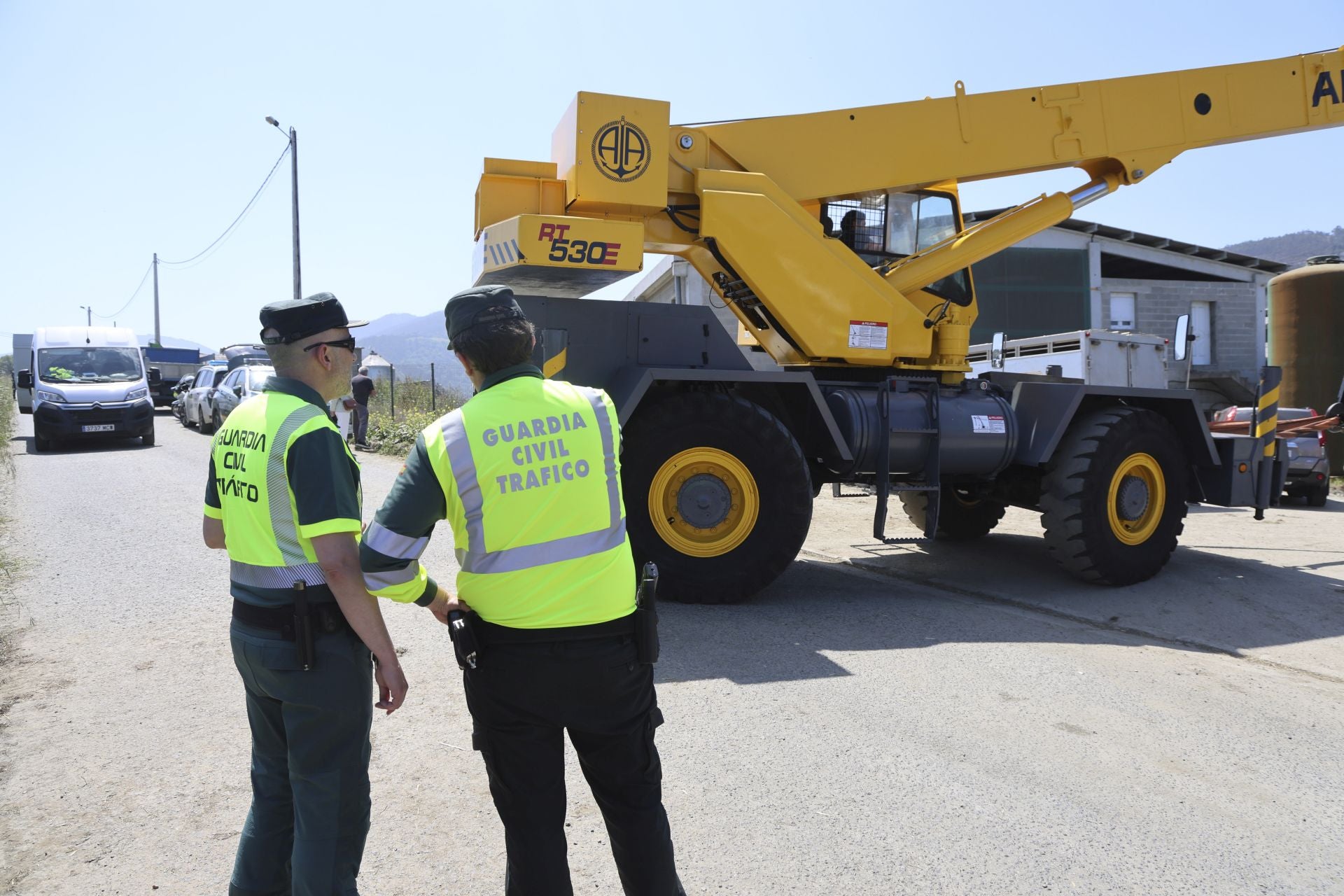 Las imágenes del grave accidente laboral en Coaña