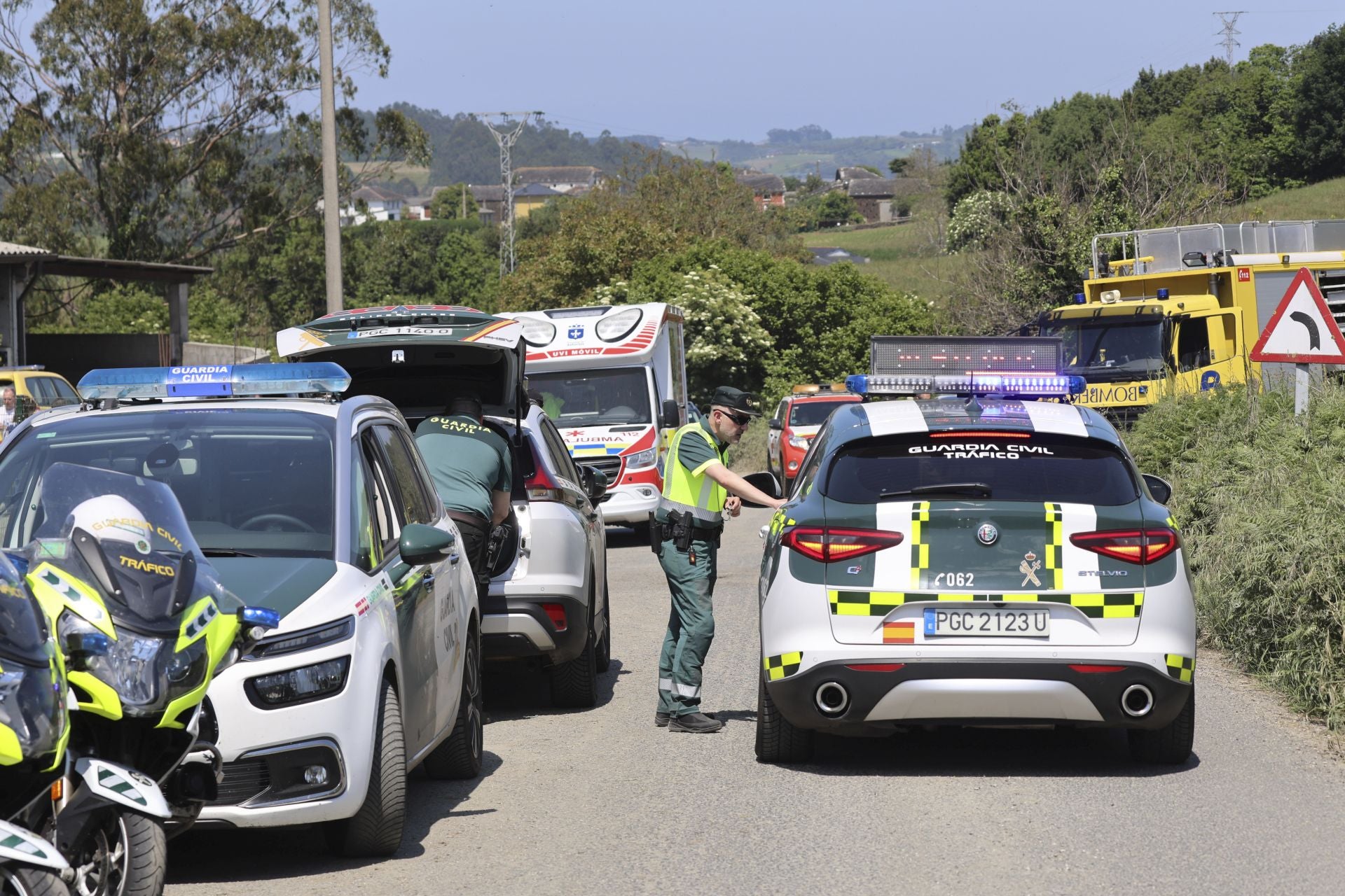 Las imágenes del grave accidente laboral en Coaña