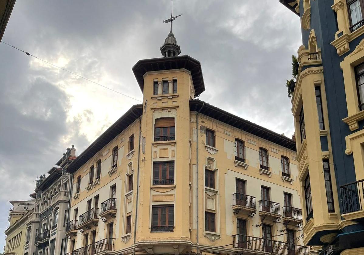 Edificio ferretería «La Cadena» donde abrirá minymas en Pravia.
