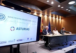 Miguel Mirones, Gimena Llamedo y José Luis Álvarez Almeida.