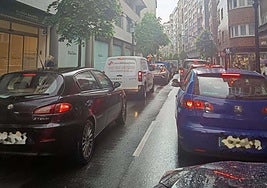 Atascos en la avenida de la Costa esta mañana.