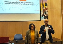 Beatriz González, viceconsejera de Derechos Ciudadanos, y el alcalde de Carreño, Ángel García