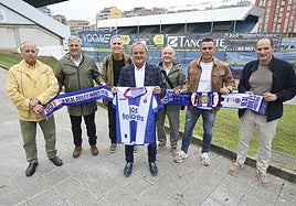 Raúl, Quico, Juan Calvo, Tino Rúa, Xiel, Geni y Moisés, ante el Suárez Puerta.