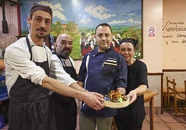 Pedro Muñiz, Chus Presa, Daniel Roldán y Elena Ureña con la 'Cangribrioche'.