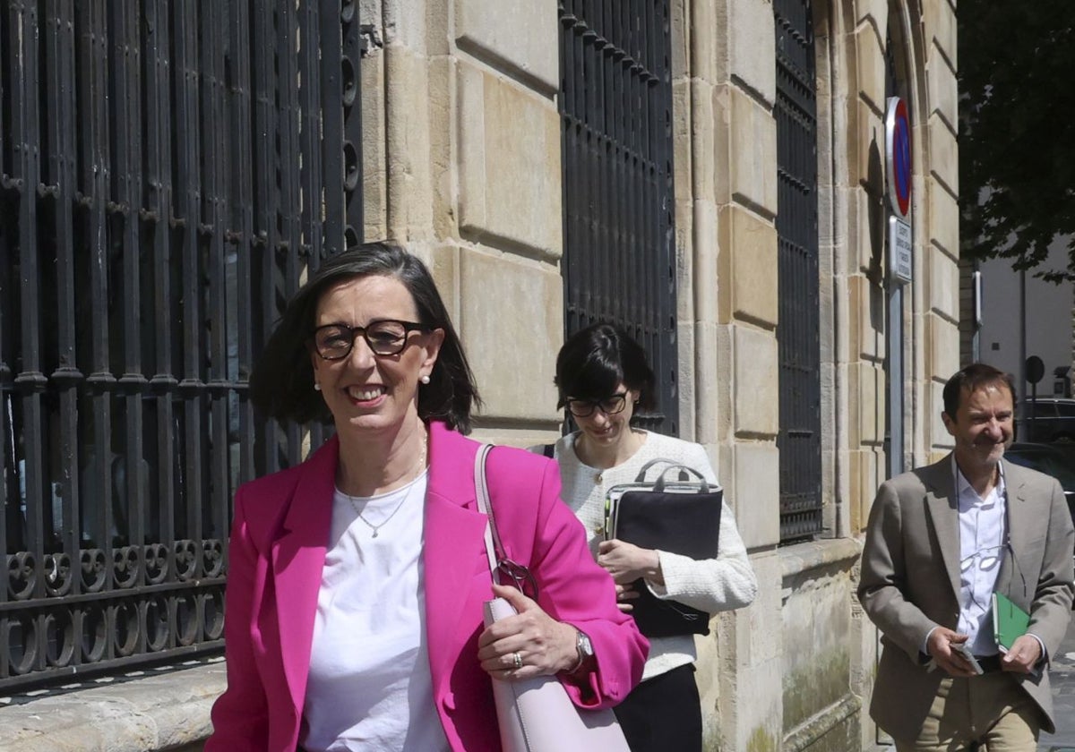 Nieves Roqueñí, el pasado martes, a su llegada al Ayuntamiento de Gijón.