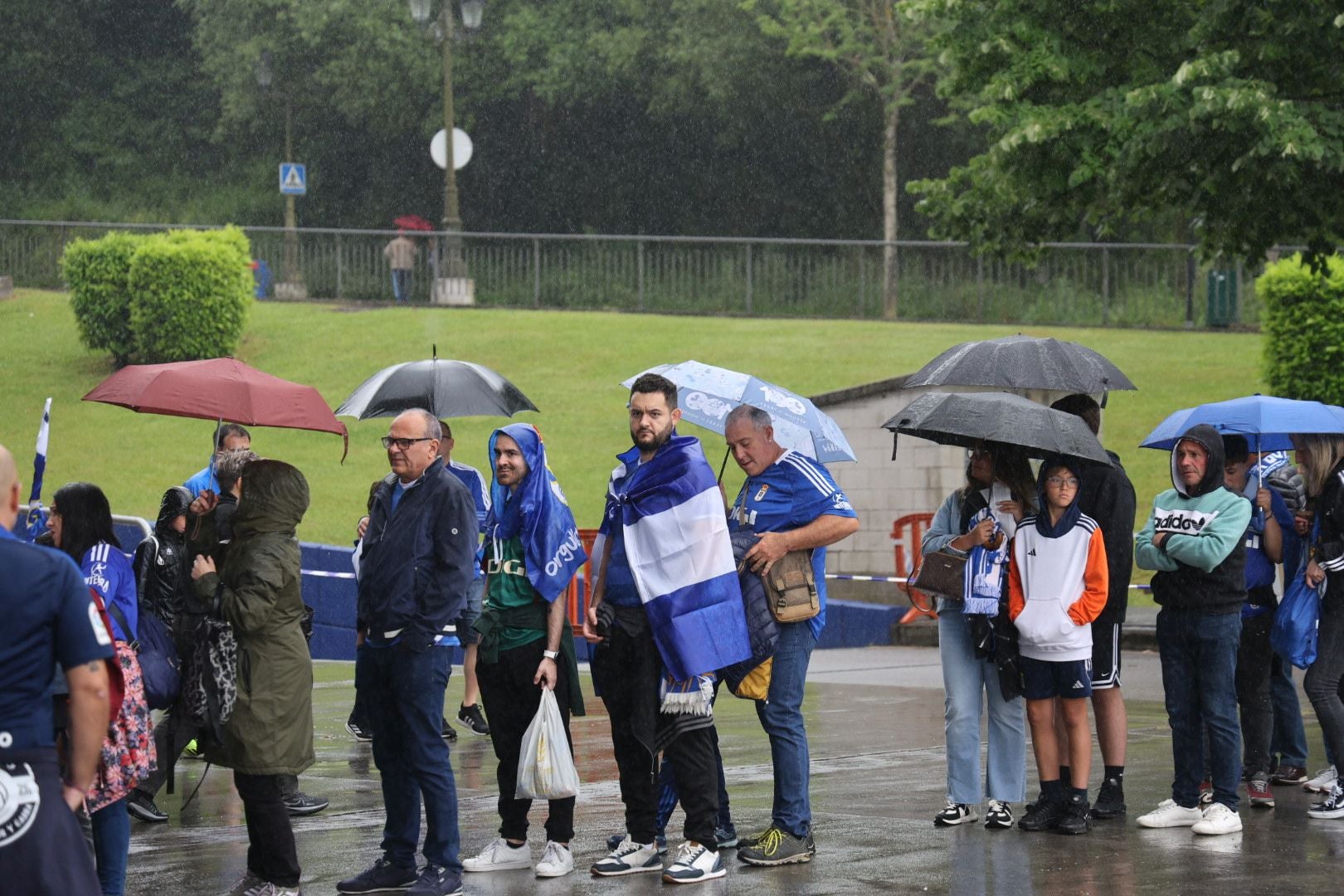¿Estuviste en el Carlos Tartiere para ver el Real Oviedo-Cádiz? ¡Búscate entre las fotos!