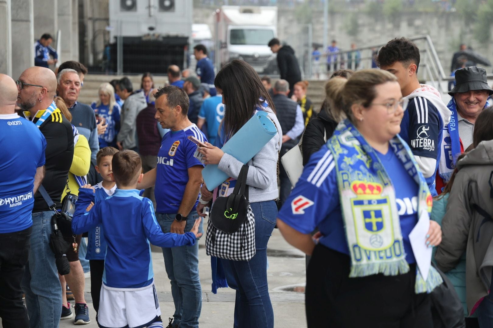 ¿Estuviste en el Carlos Tartiere para ver el Real Oviedo-Cádiz? ¡Búscate entre las fotos!