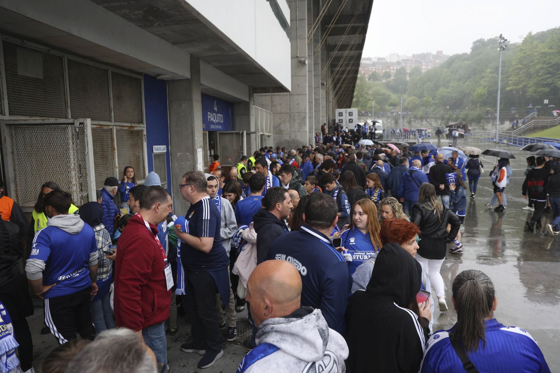 ¿Estuviste en el Carlos Tartiere para ver el Real Oviedo-Cádiz? ¡Búscate entre las fotos!