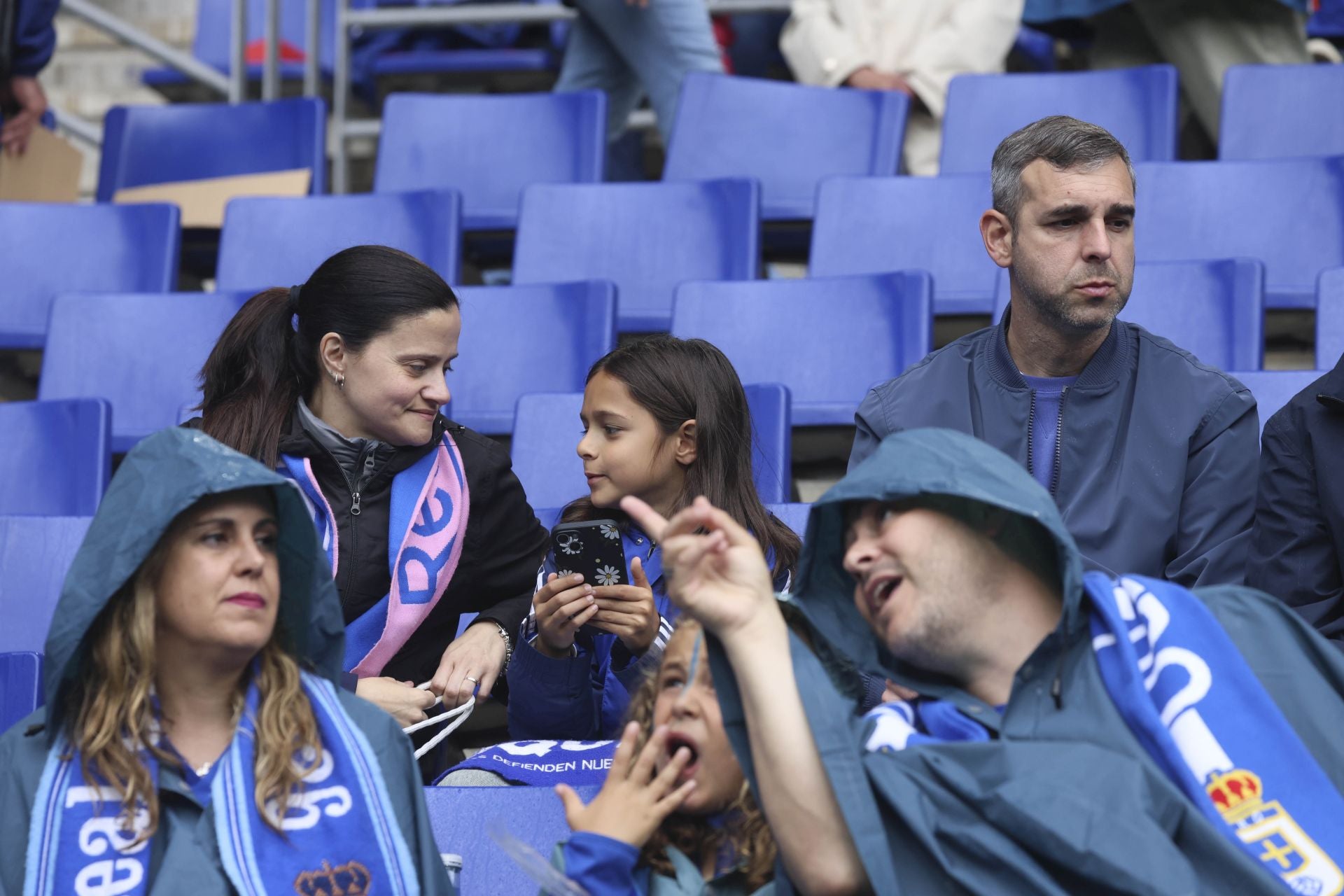 ¿Estuviste en el Carlos Tartiere para ver el Real Oviedo-Cádiz? ¡Búscate entre las fotos!