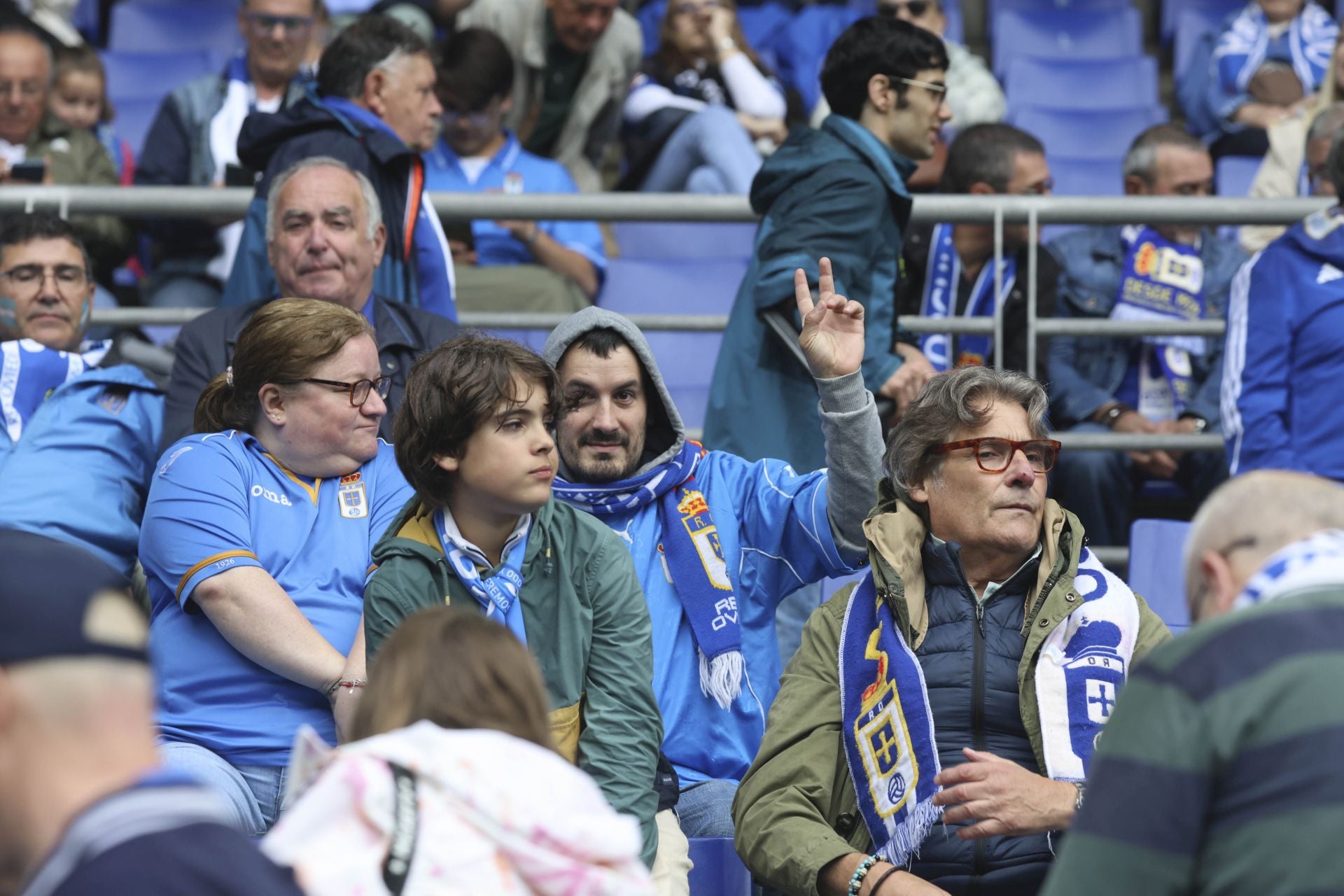 ¿Estuviste en el Carlos Tartiere para ver el Real Oviedo-Cádiz? ¡Búscate entre las fotos!