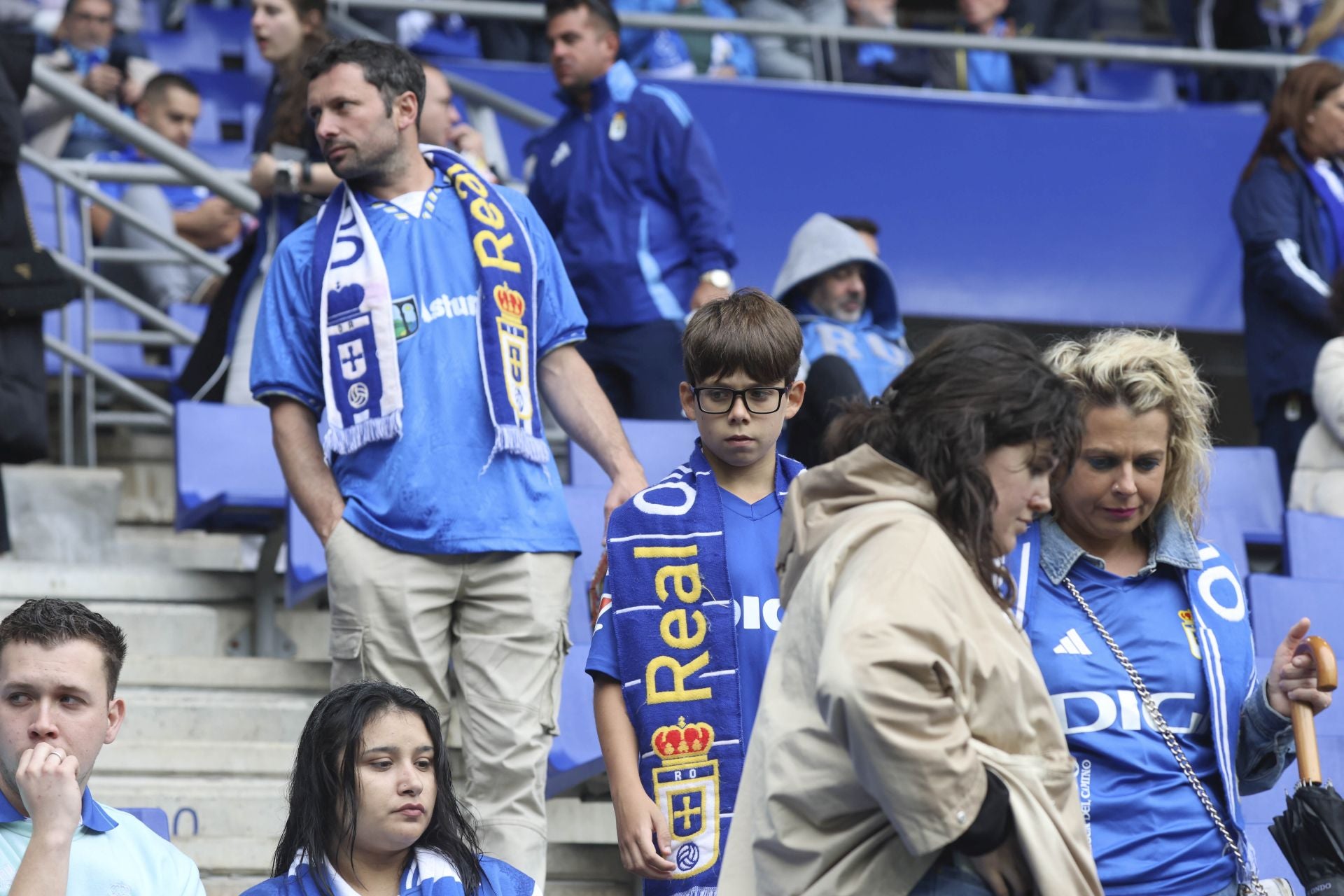 ¿Estuviste en el Carlos Tartiere para ver el Real Oviedo-Cádiz? ¡Búscate entre las fotos!