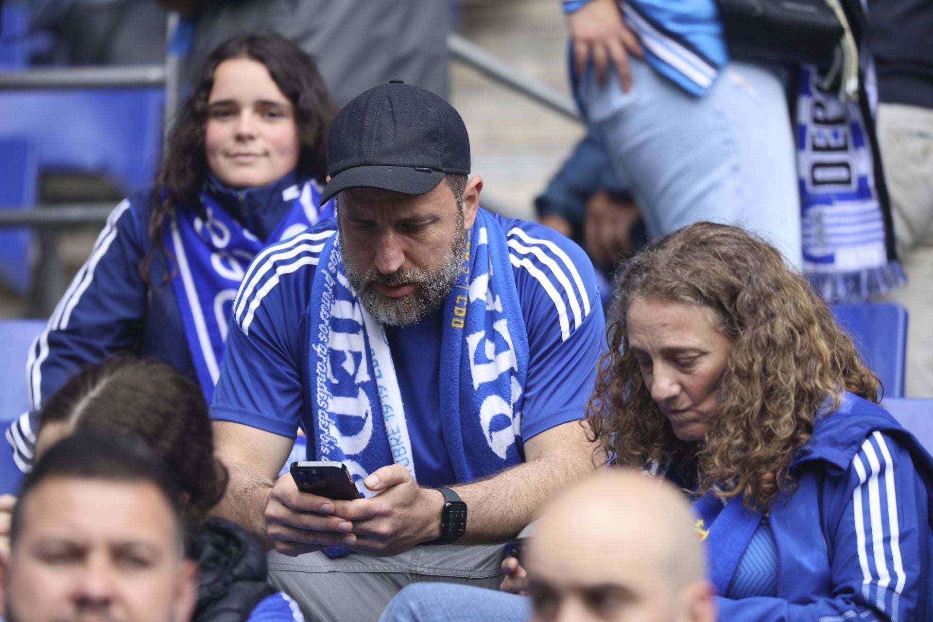 ¿Estuviste en el Carlos Tartiere para ver el Real Oviedo-Cádiz? ¡Búscate entre las fotos!