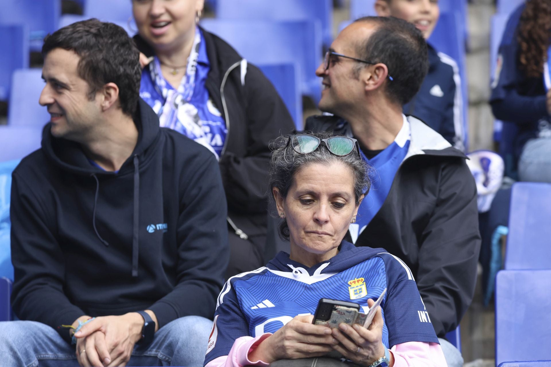¿Estuviste en el Carlos Tartiere para ver el Real Oviedo-Cádiz? ¡Búscate entre las fotos!