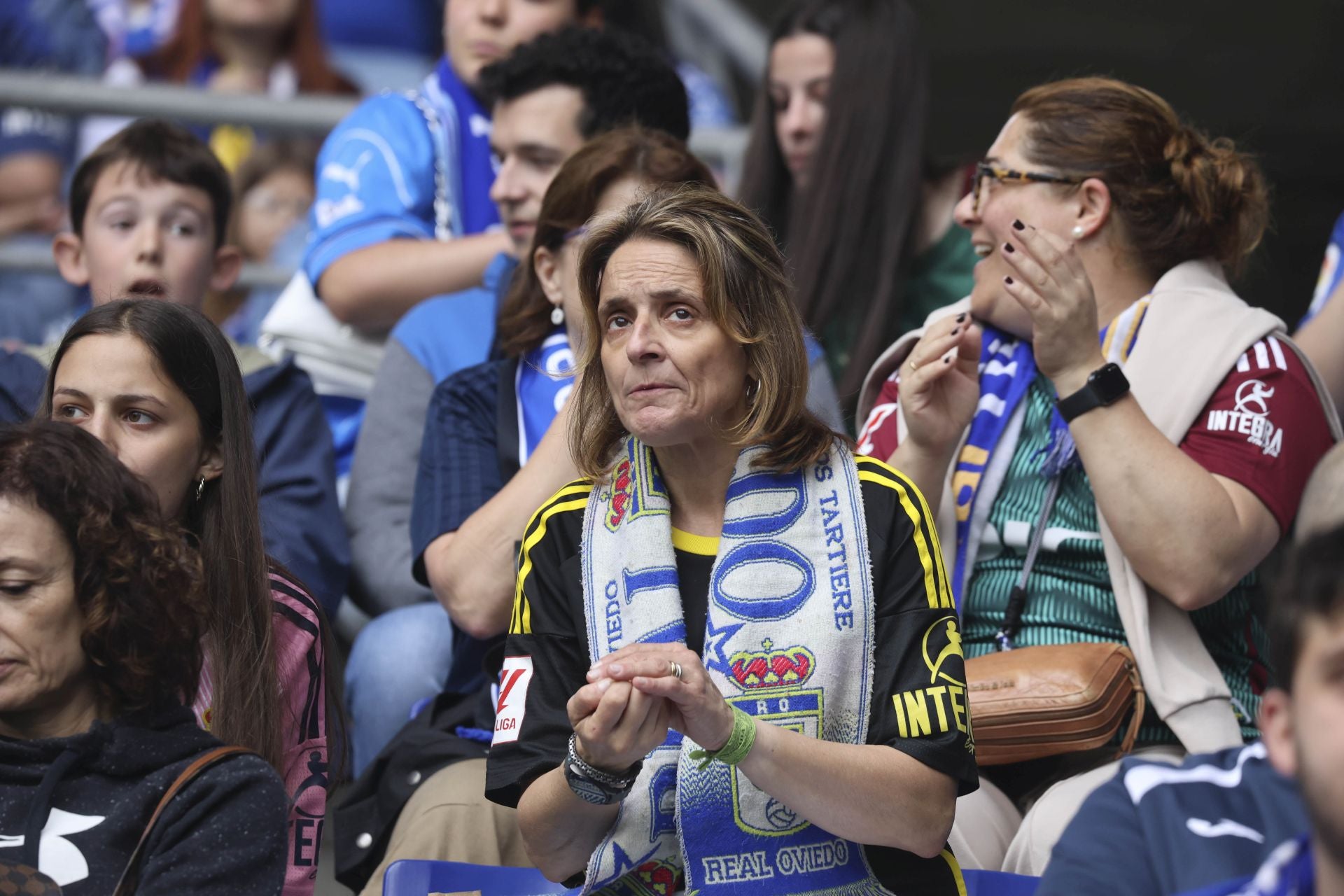 ¿Estuviste en el Carlos Tartiere para ver el Real Oviedo-Cádiz? ¡Búscate entre las fotos!