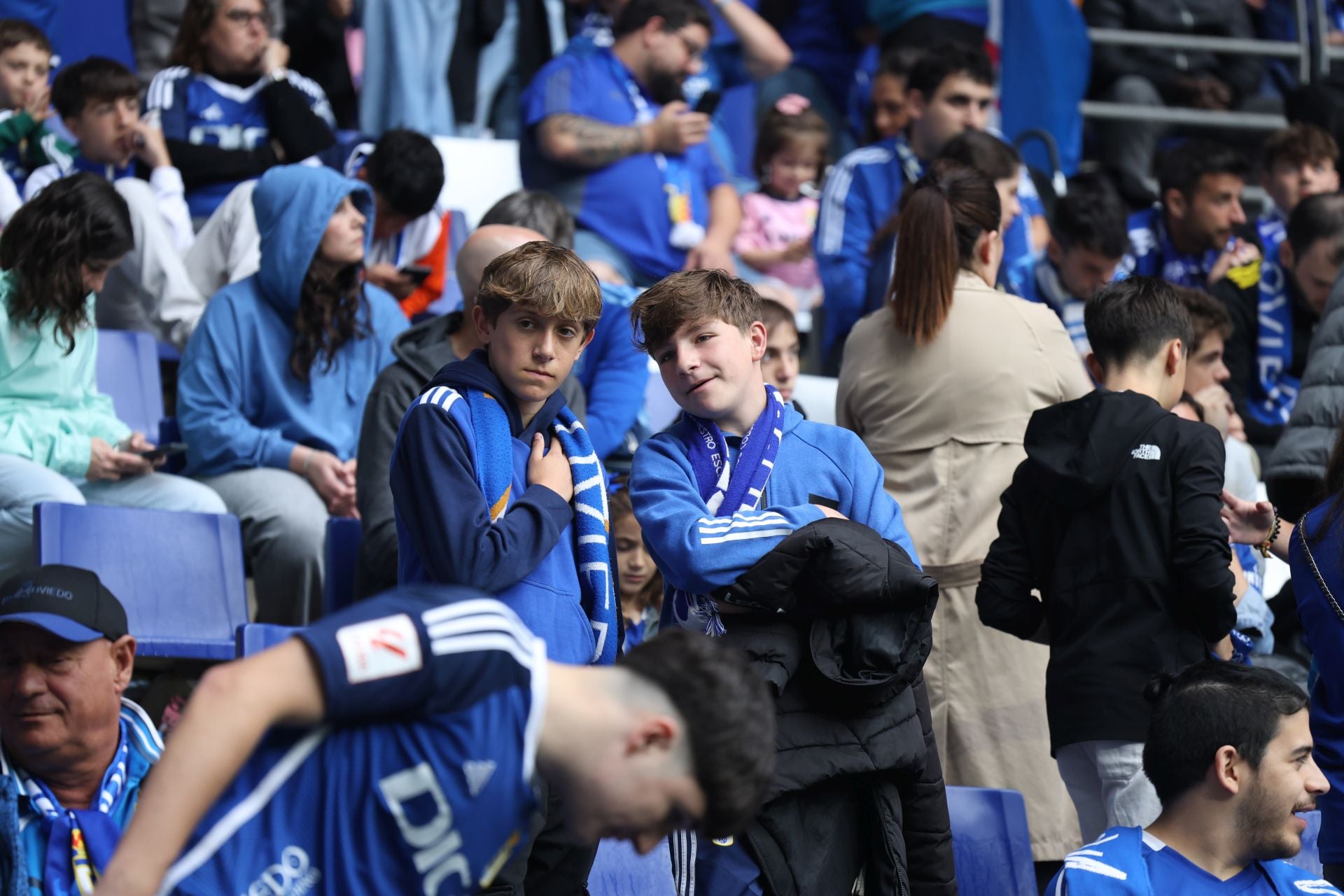 ¿Estuviste en el Carlos Tartiere para ver el Real Oviedo-Cádiz? ¡Búscate entre las fotos!