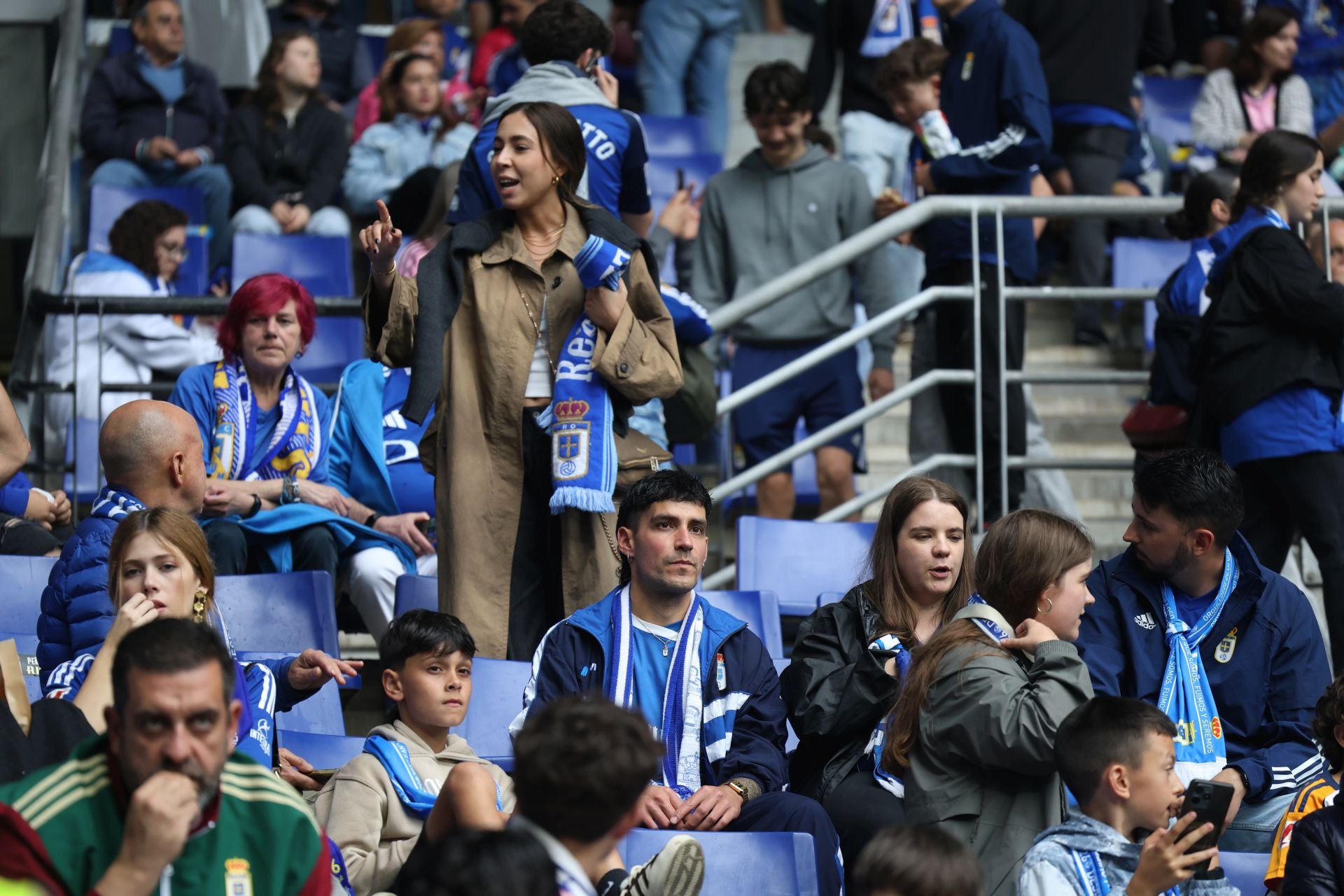 ¿Estuviste en el Carlos Tartiere para ver el Real Oviedo-Cádiz? ¡Búscate entre las fotos!