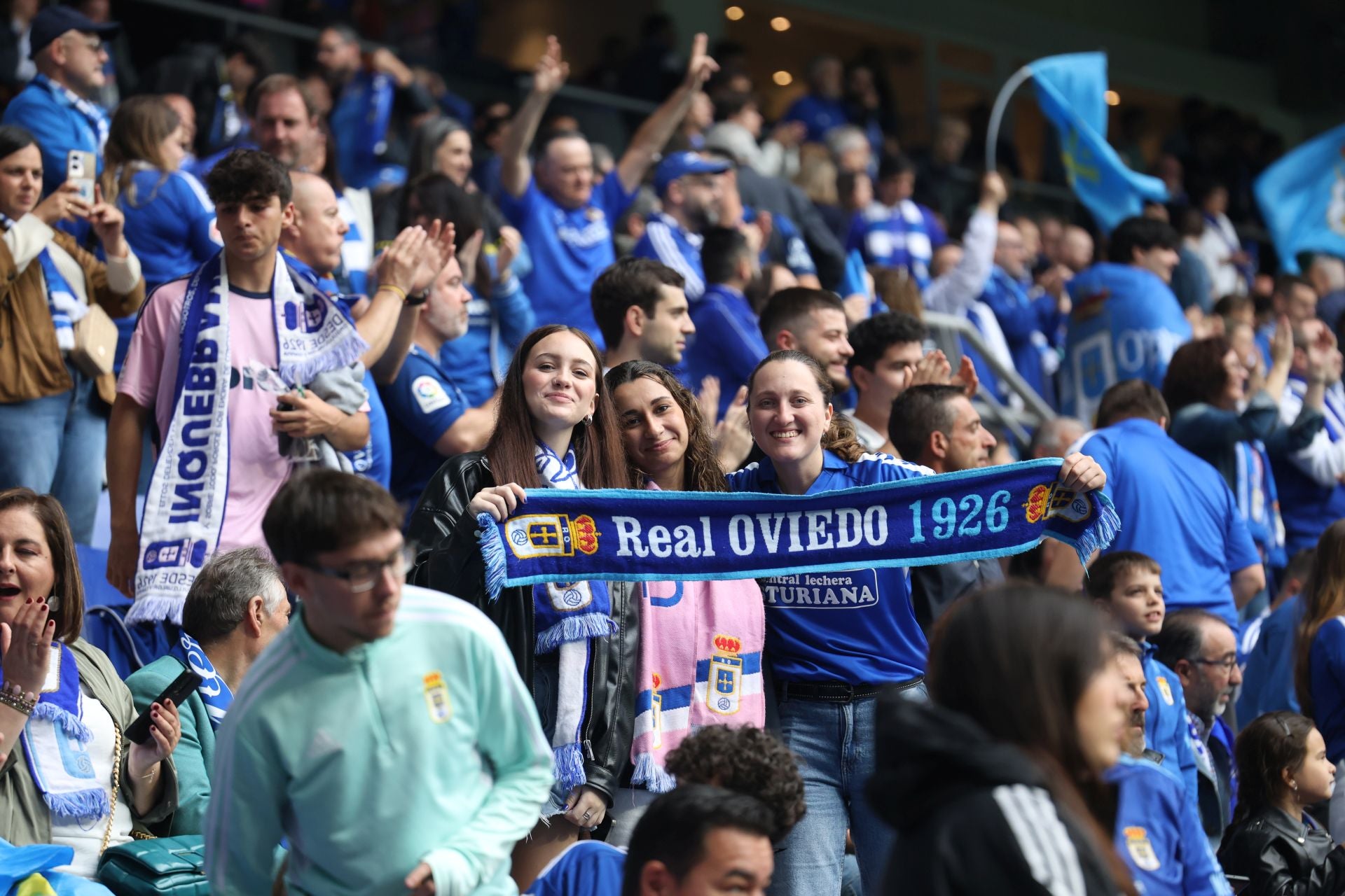 ¿Estuviste en el Carlos Tartiere para ver el Real Oviedo-Cádiz? ¡Búscate entre las fotos!