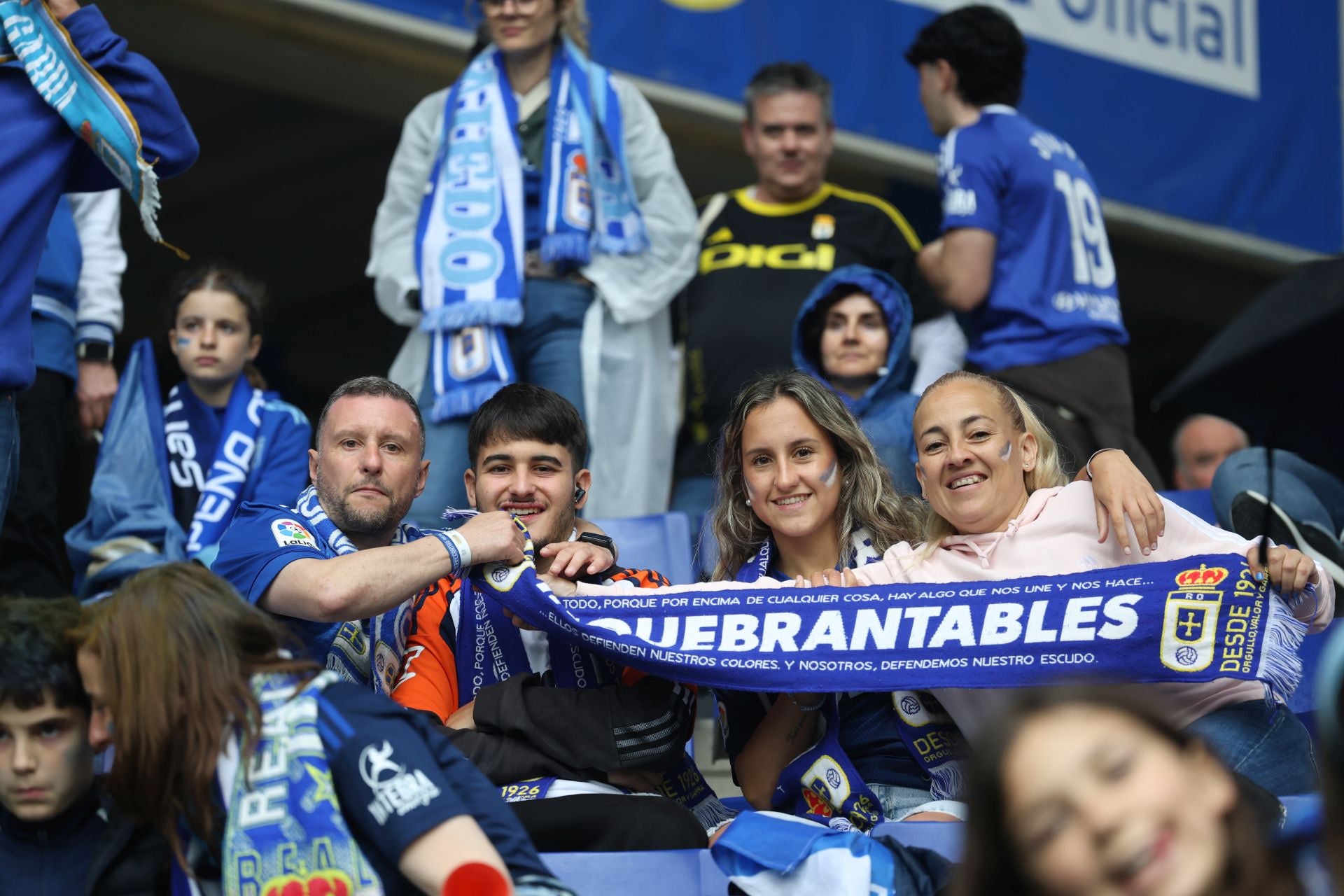 ¿Estuviste en el Carlos Tartiere para ver el Real Oviedo-Cádiz? ¡Búscate entre las fotos!